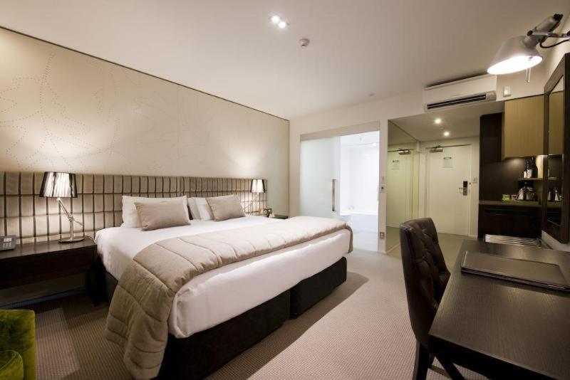 The George Hotel Christchurch Room photo